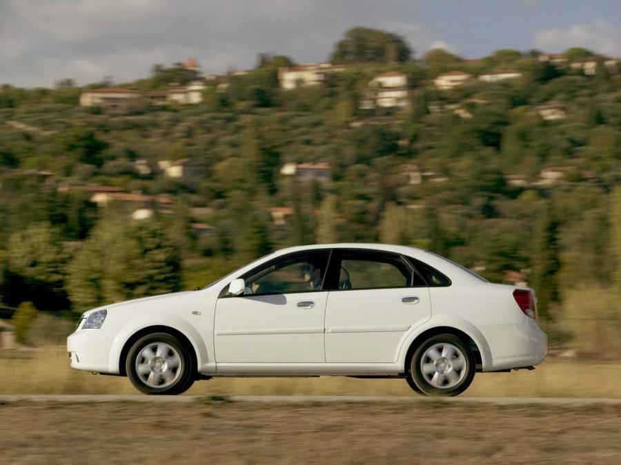  Buick Excelle 2003 года  (фото 6 из 12)